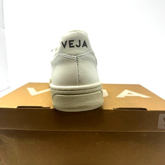 Veja Women's V-10 Sneakers in Extra White US Size 8 UK 39 New in Box - Picture 6 of 6